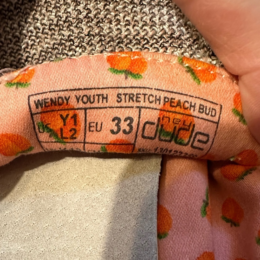 Hey Dude Youth Wendy Stretch Peach Bud Size 1 Peach, Pink, Black, Gray EUC! - Picture 7 of 7